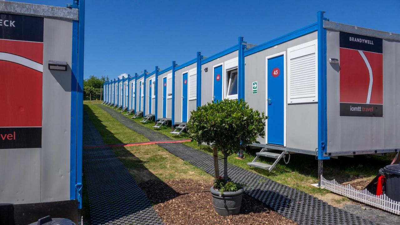 Iomtt Village At Isle Of Man Tt Douglas Exterior foto